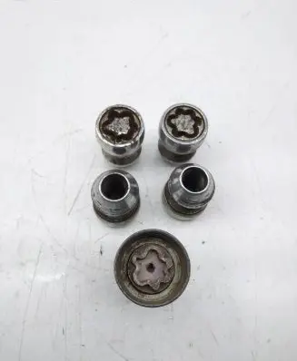 KIA Sportage Anti-theft wheel nuts and lock 