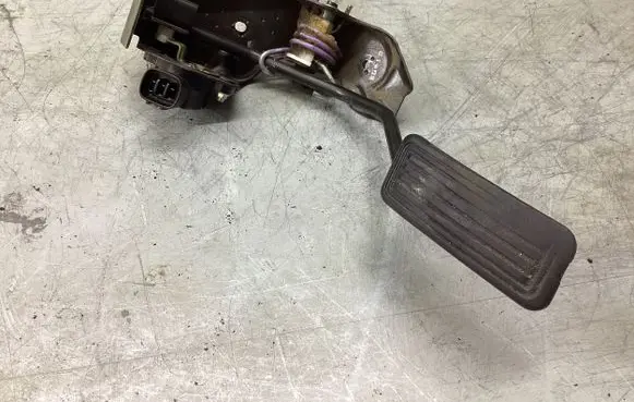 Toyota Avensis T250 Accelerator throttle pedal B5819