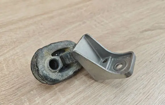 Audi Q3 F3 Muffler mount bracket/holder 5Q0253144