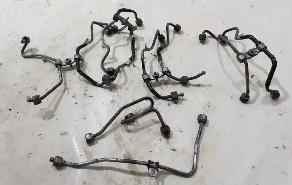 Land Rover Range Rover L322 Fuel injector supply line/pipe LR000636
