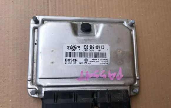 Volkswagen PASSAT B5 Engine control unit/module 038906019KD