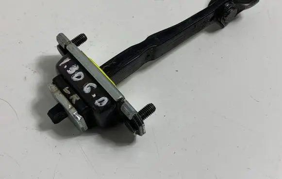 Hyundai i30 Rear door check strap stopper