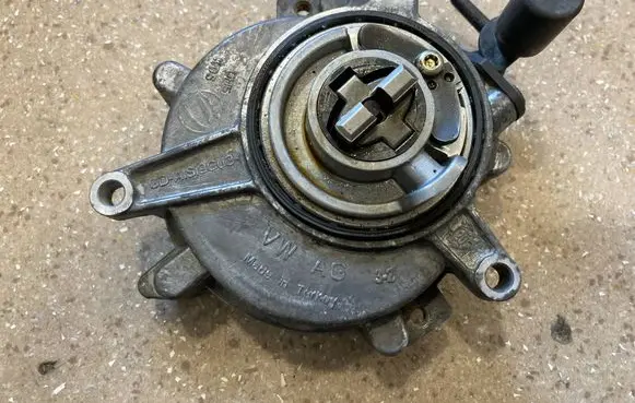 Porsche Panamera (971) Vacuum pump 06M145100L