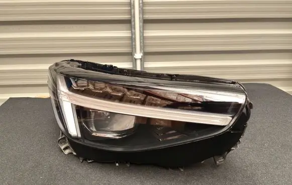 Volvo XC40 Headlight/headlamp 31655531
