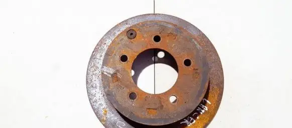 Mitsubishi Lancer X Rear brake disc neventiliuojamas
