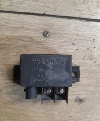 Mercedes-Benz E W211 Charging relay A0025426419 0332002167