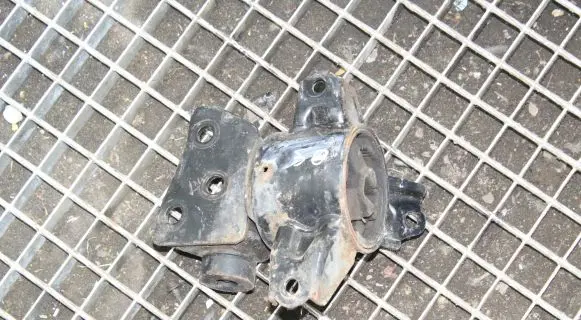 KIA Sportage Engine mount bracket