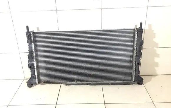 Ford Focus Coolant radiator 3M5H8005RK