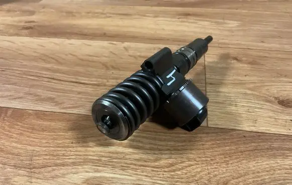 Audi A4 S4 B7 8E 8H Fuel injector 3G130073G