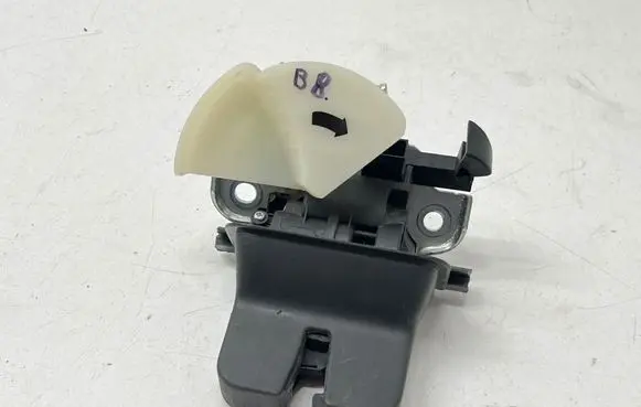 Volkswagen PASSAT B8 USA Tailgate/trunk/boot lock/catch/latch