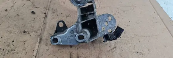 Audi A4 S4 B6 8E 8H Engine mounting bracket 8E0199352F