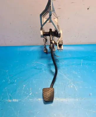 Opel Astra H Accelerator pedal position sensor 