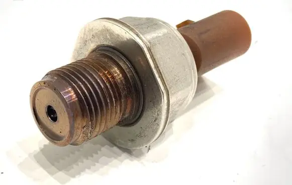 Skoda Superb B6 (3T) Fuel pressure sensor 03L906051