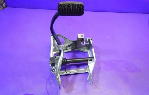 Opel Vectra C Brake pedal