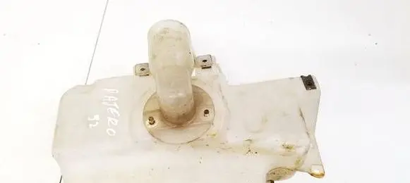 Mitsubishi Pajero Windshield washer fluid reservoir/tank E13010399