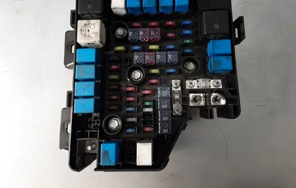Hyundai Santa Fe Fuse module 919502B100