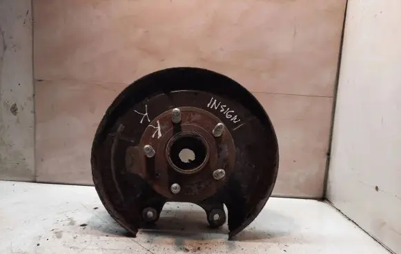 Rear wheel hub