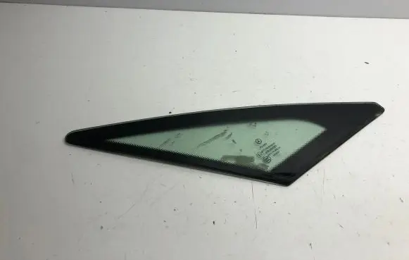 Mercedes-Benz E C207 W207 Front vent window/glass (coupe) 43R001565
