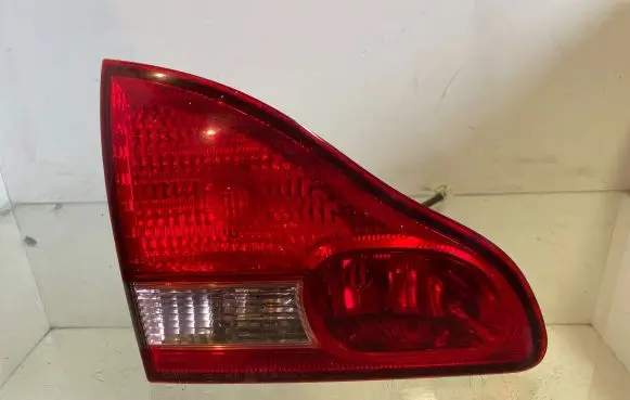 Toyota Avensis Verso Tailgate rear/tail lights