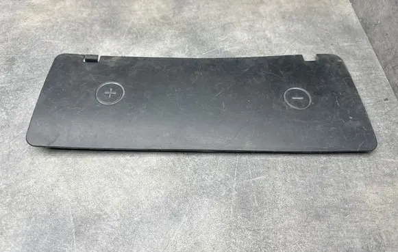 Audi A6 S6 C5 4B Battery box tray cover/lid 4B1819422