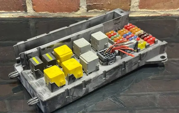 Mercedes-Benz Sprinter W901 W902 W903 W904 Fuse module A9065454701 03152018 ZGS006Q004