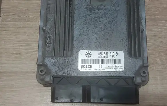 Volkswagen Touran I Engine control unit/module 03G906016BG