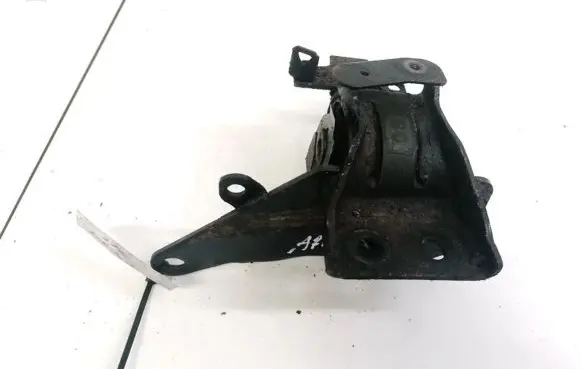 Toyota Avensis T250 Engine mount bracket