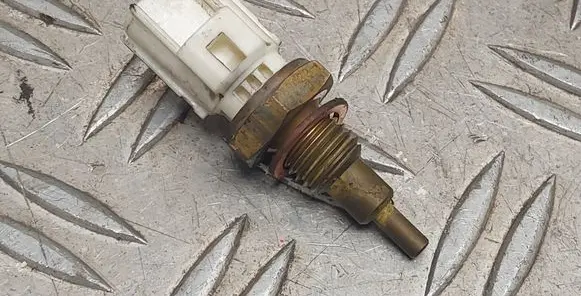 Toyota Prius (XW50) Coolant temperature sensor 8942233030