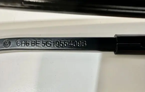 Volkswagen Golf VII Front wiper blade arm 5G1955410 5G19554409B