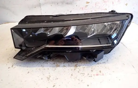 Skoda Octavia Mk4 Headlight/headlamp 5E4941009 LE22A6497