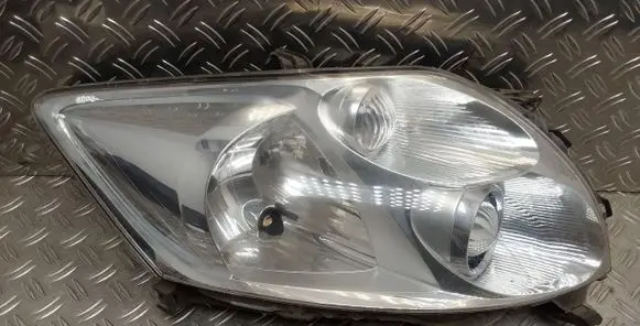 Toyota Auris 150 Headlight/headlamp 8111002470