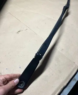 Volvo XC60 Front wiper blade arm 30753525