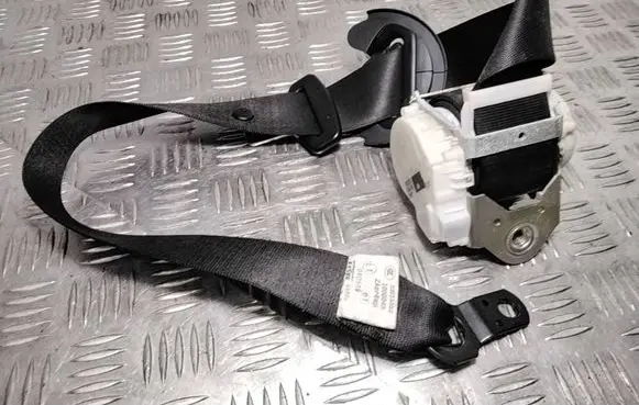 BMW X3 E83 Front seatbelt 340030708 150107 WY348WX0