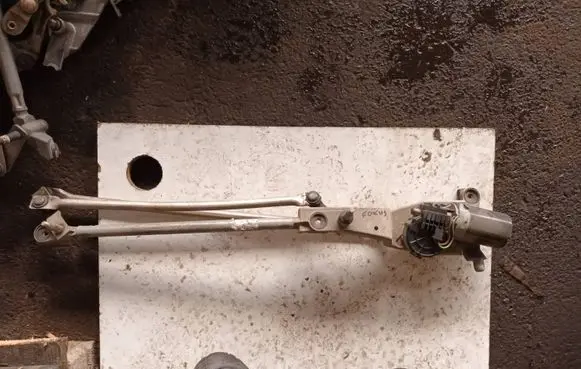Ford Focus Front wiper linkage 