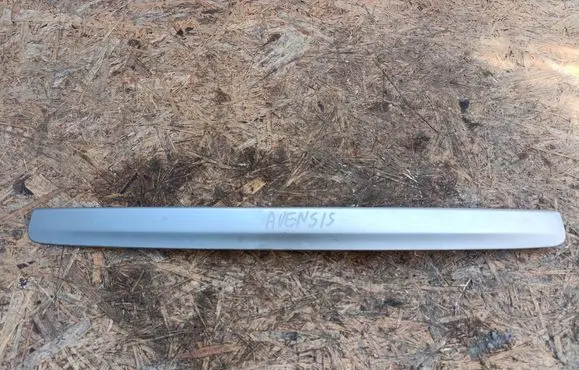 Toyota Avensis T270 Trunk door license plate light bar 7680105100