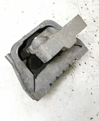 Volkswagen PASSAT B6 Engine mount bracket 1K0199262