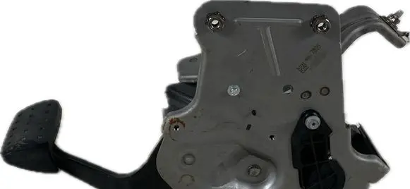 Chevrolet Volt II Brake pedal 84517825