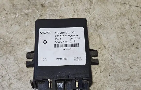 Mercedes-Benz Sprinter W901 W902 W903 W904 Door central lock control unit/module A0004461019