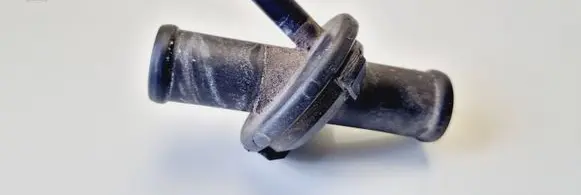 Mercedes-Benz E W210 Engine coolant pipe/hose 21083215