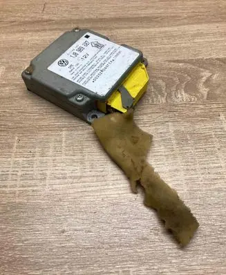 Volkswagen PASSAT B5 Airbag control unit/module 1J0909607 5WK4199