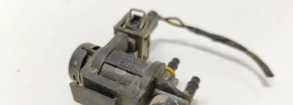 Volkswagen Golf III Turbo solenoid valve 1H0906283