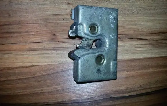 Volkswagen Golf II Front door lock 191837016C