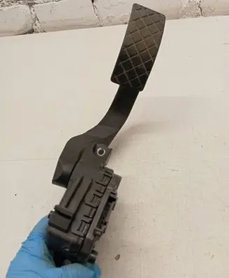 Volkswagen PASSAT B5.5 Accelerator throttle pedal 8D1723523L 6PV00837502