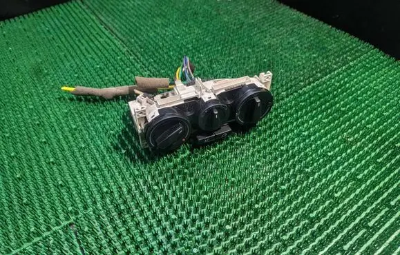 Volkswagen Golf IV Climate control unit 1J0820045F 657837L12