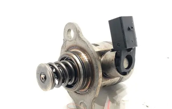Volkswagen T-Roc Fuel injection high pressure pump 05E127027D