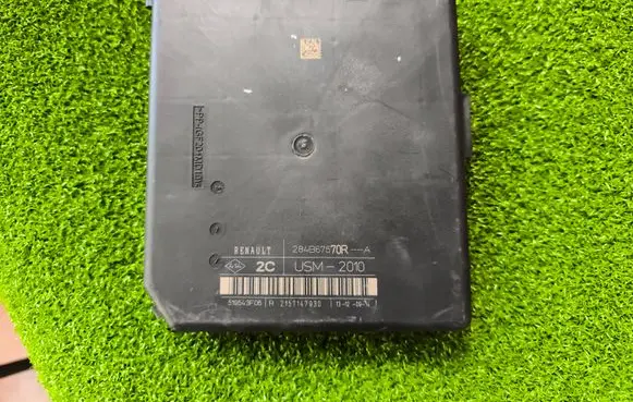 Opel Movano B Engine control unit/module 284B67570R 519543F06 2157147930
