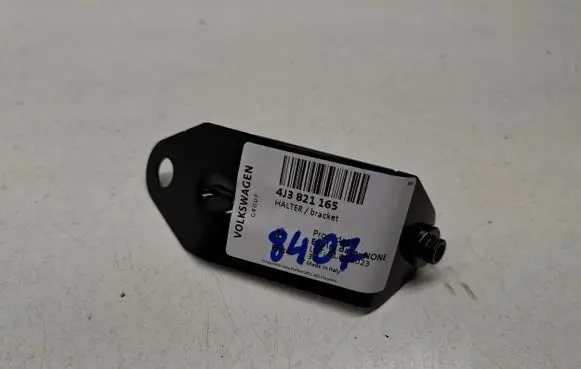 Fender mounting bracket