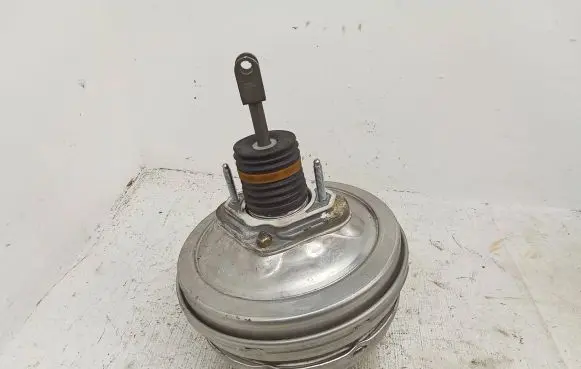 BMW X3 E83 Brake booster 32482806 324828061