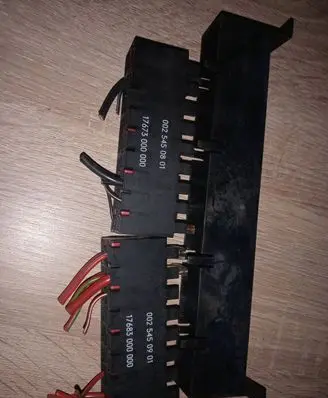 Mercedes-Benz C W202 Fuse module A0025450901 A0025450801