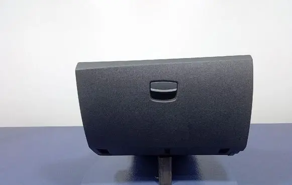 Glove box